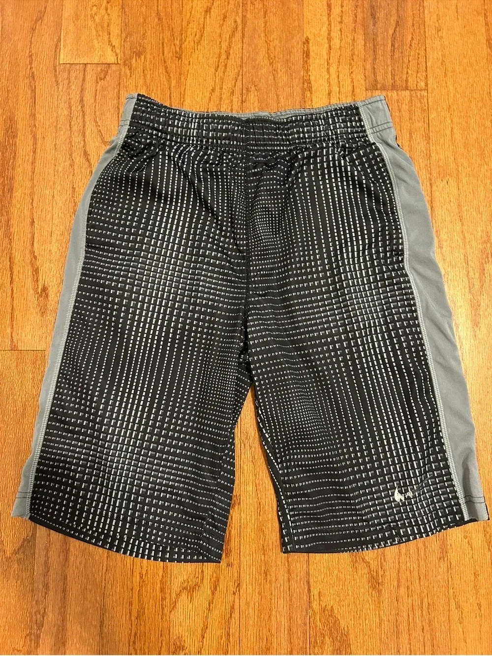 Nike Dri-FIT Black Gray Athletic Basketball Shorts Boys Large